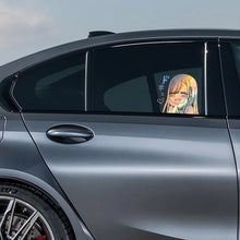 Charger l'image dans la galerie, Autocollant Manga Fille Rêveuse - Sourire Envoûtant pour Personnaliser Votre Voiture