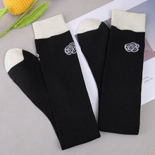 Charger l'image dans la galerie, Chaussettes Longues Femme Confort - Enveloppement Doux et Style Polyvalent