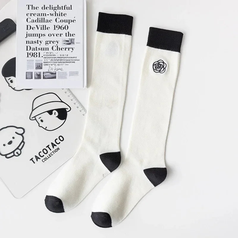 Chaussettes hautes femme motif camélia détail - Tube haut fleur féminin délicat - Luminori