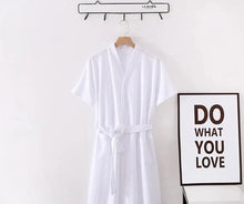 Charger l'image dans la galerie, peignoirs femme tendance – sélection cocooning 2025