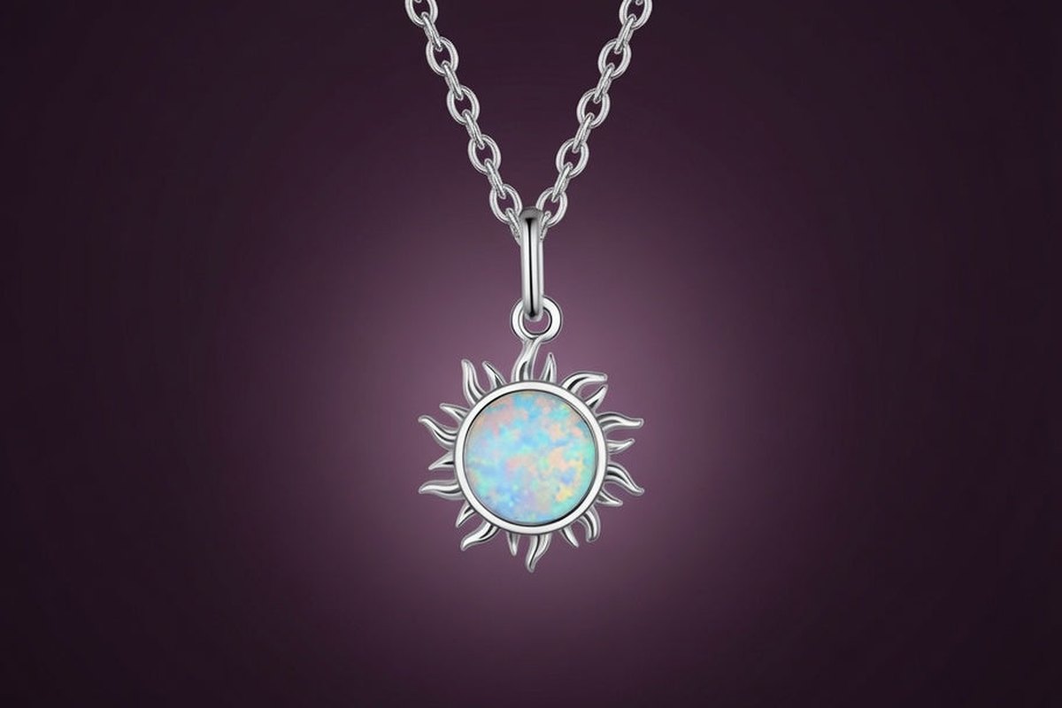 Collier Plein Soleil argent 925, pendentif soleil en opale d'imitation et chaîne, fond aubergine