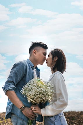 Ballons Romantiques Flottants : Élever l'Amour vers de Nouveaux Sommets