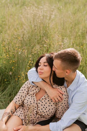 Bagues Jumelées pour Couple : Un Lien Indissoluble Célébré avec Élégance