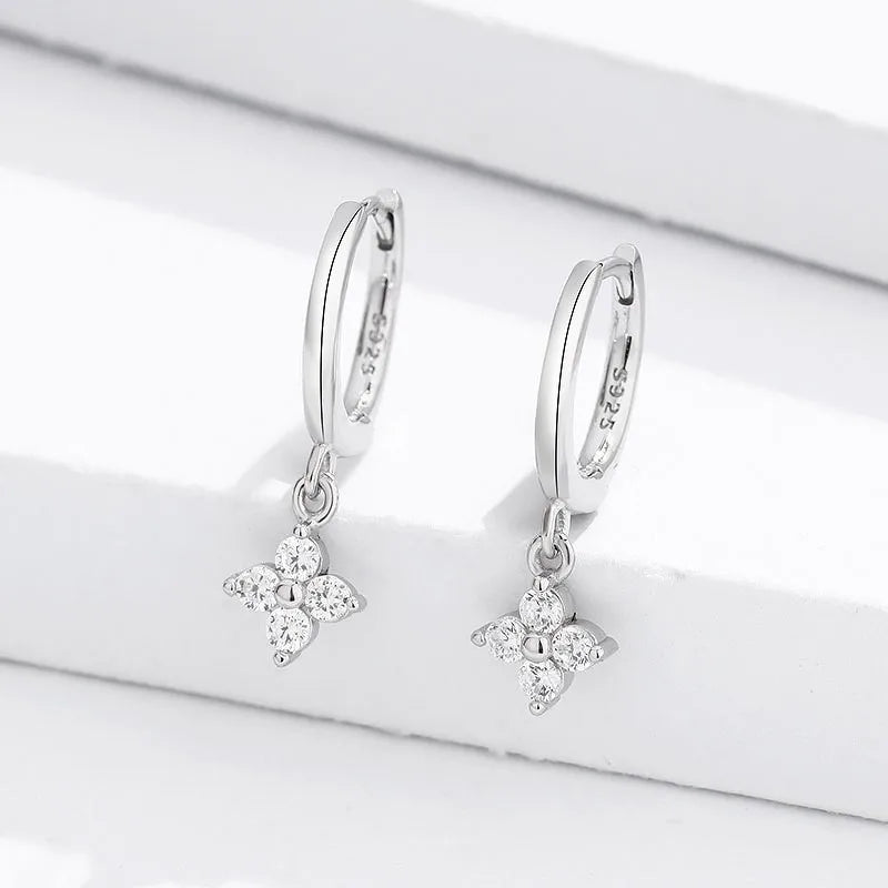 Boucles Floraison, détail du crochet en acier inoxydable - Luminori