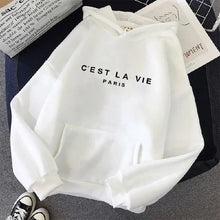 Charger l&#39;image dans la galerie, Sweat à capuche assortis C&#39;est La Vie blanc

