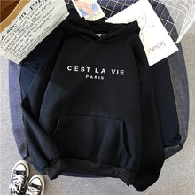 Charger l&#39;image dans la galerie, Sweat à capuche assortis C&#39;est La Vie noir
