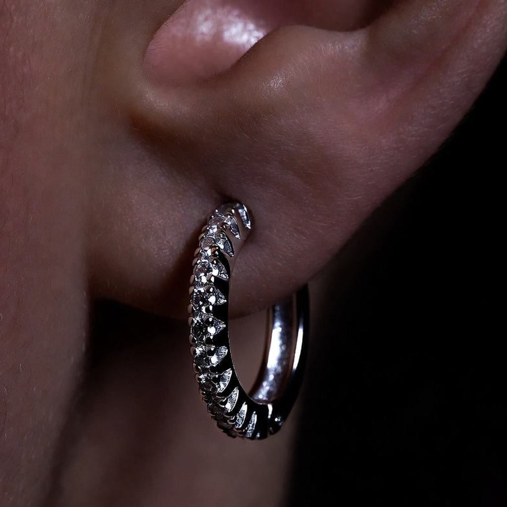 Créole Anneau de Lumière argent 925 portée à l'oreille
