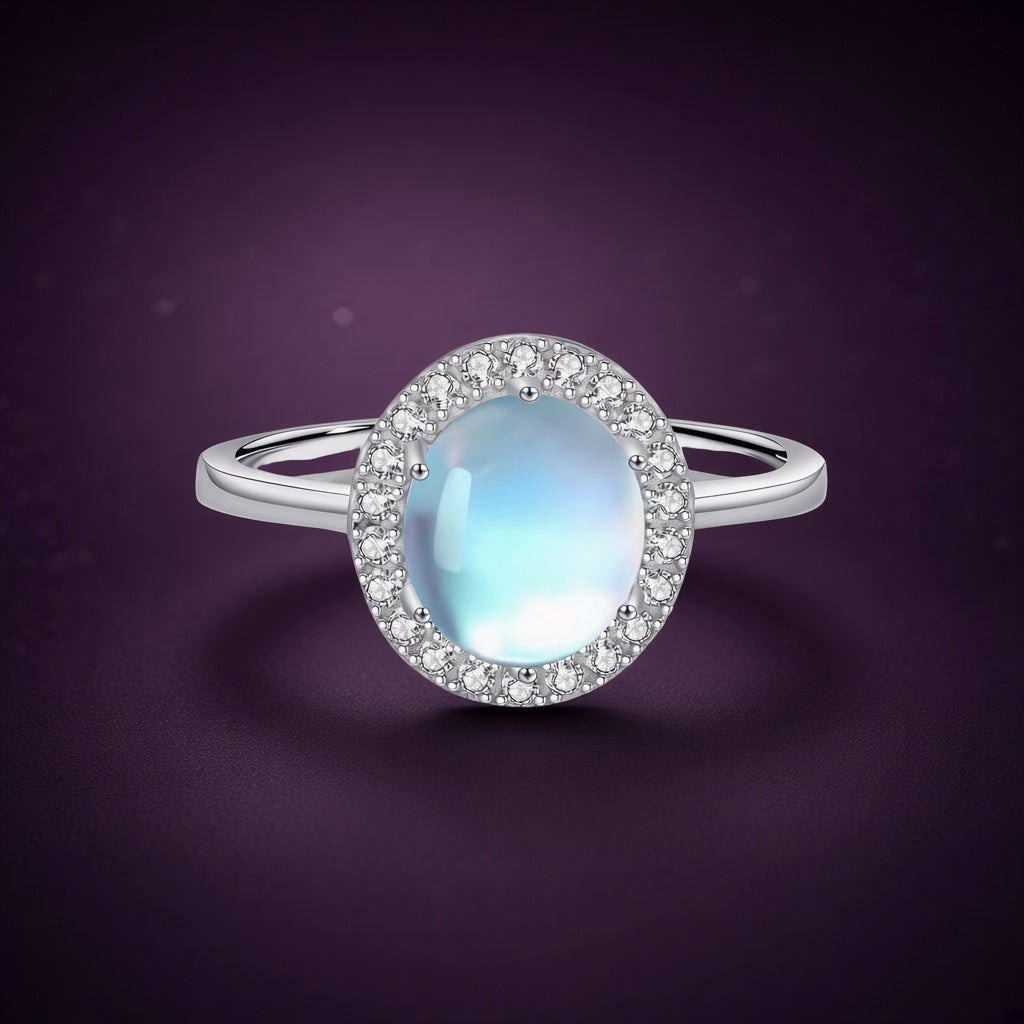 Bague Halo Lunaire argent 925, cabochon ovale d'imitation façon pierre de lune, laiteux aux reflets bleutés, dans un halo de zirconiums cubiques