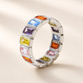Bague Palette argent 925, tour complet de zirconiums cubiques rectangulaires de couleur sertis clos, sur fond crème