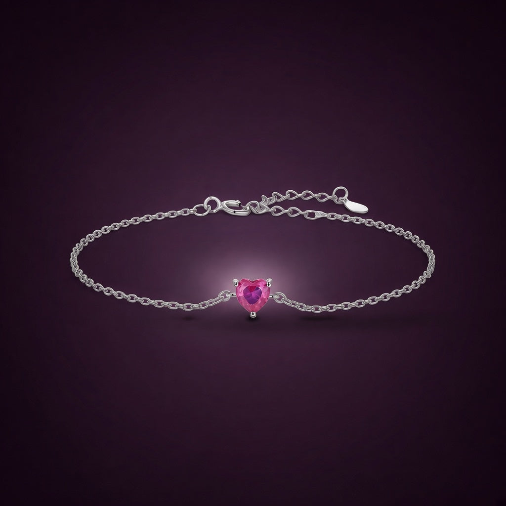 Bracelet Cœur de Pivoine argent 925, cœur rose fuchsia en zirconium cubique sur chaîne fine, sur fond aubergine