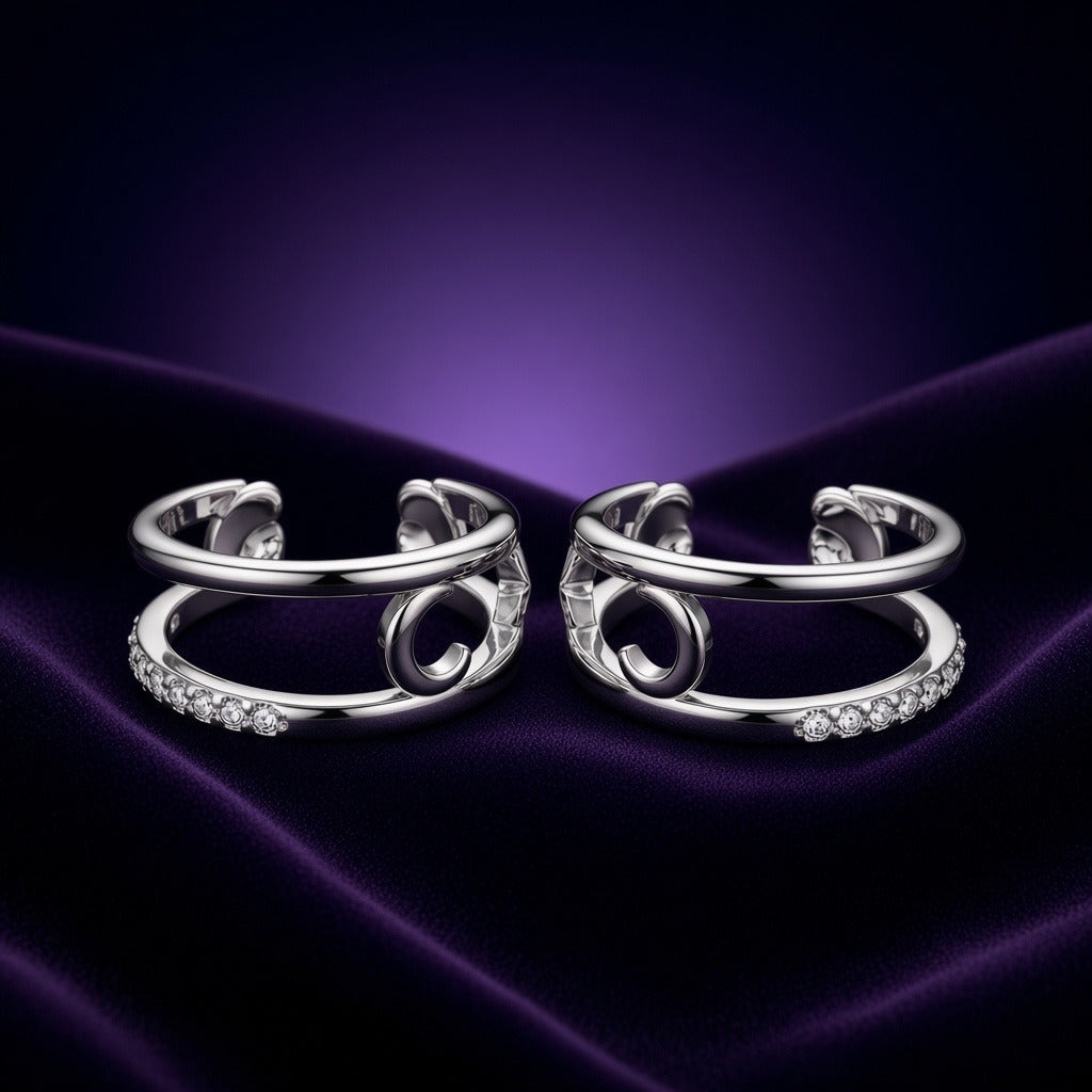 Ear cuffs Croisée du Soir, la paire : deux anneaux reliés par une lune et une étoile ajourées