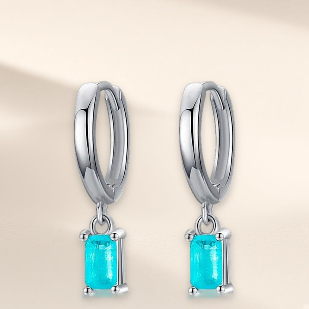 Créoles Bleu Lagon, la paire de face : anneau lisse et pierre rectangulaire bleu-vert suspendue dessous