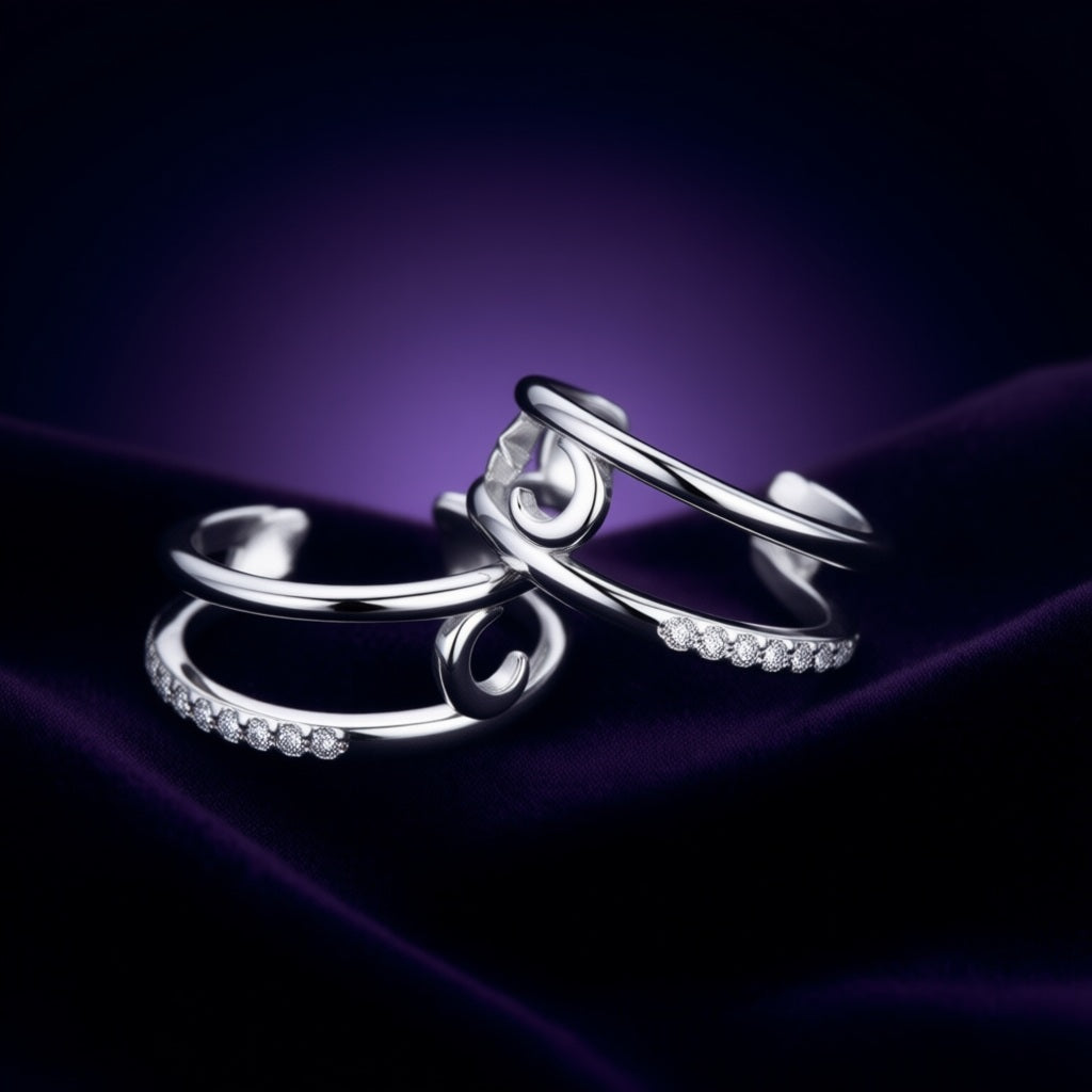 Créoles Croisée du Soir argent 925, double anneau et zircons, la paire, sur fond aubergine