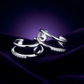 Créoles Croisée du Soir argent 925, double anneau et zircons, la paire, sur fond aubergine