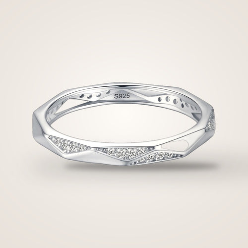 Bague Ligne Claire argent 925, band facetté et zircons, sur fond crème