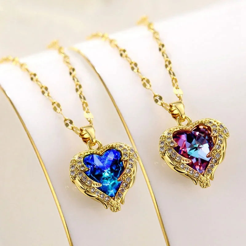 Collier Cœur d'Océan, pendentif cœur en zircon sur acier inoxydable, détail du bijou, Luminori
