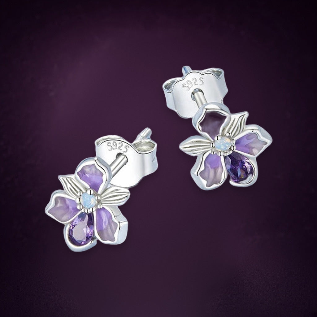 Puces Iris du Matin vues de côté : la paire de fleurs lilas, tige et fermoir visibles