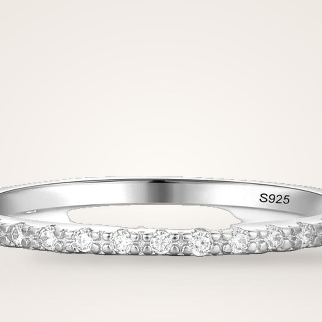Bague Trois Vœux argent 925, macro du pavé de zirconium